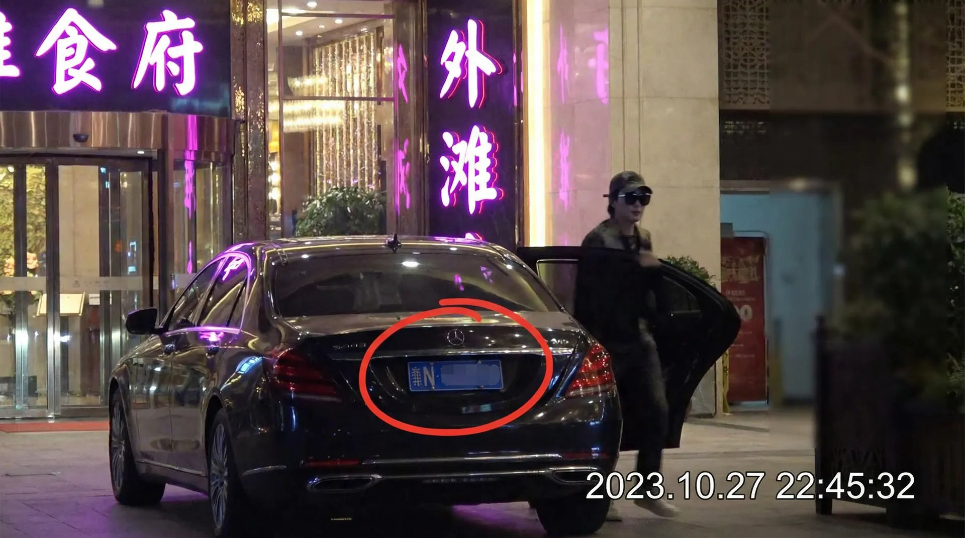 啦啦啦在线完整视频免费 - 某明星深夜现身高档餐厅被拍